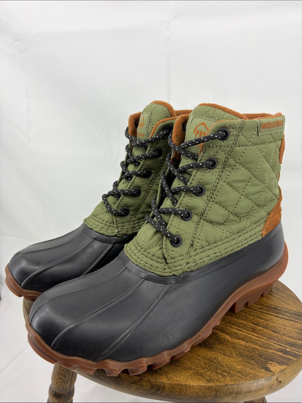 EUC Wolverine Womens Torrent Heritage Olive Quilted Side-zip Duck Boot, sz 8.5